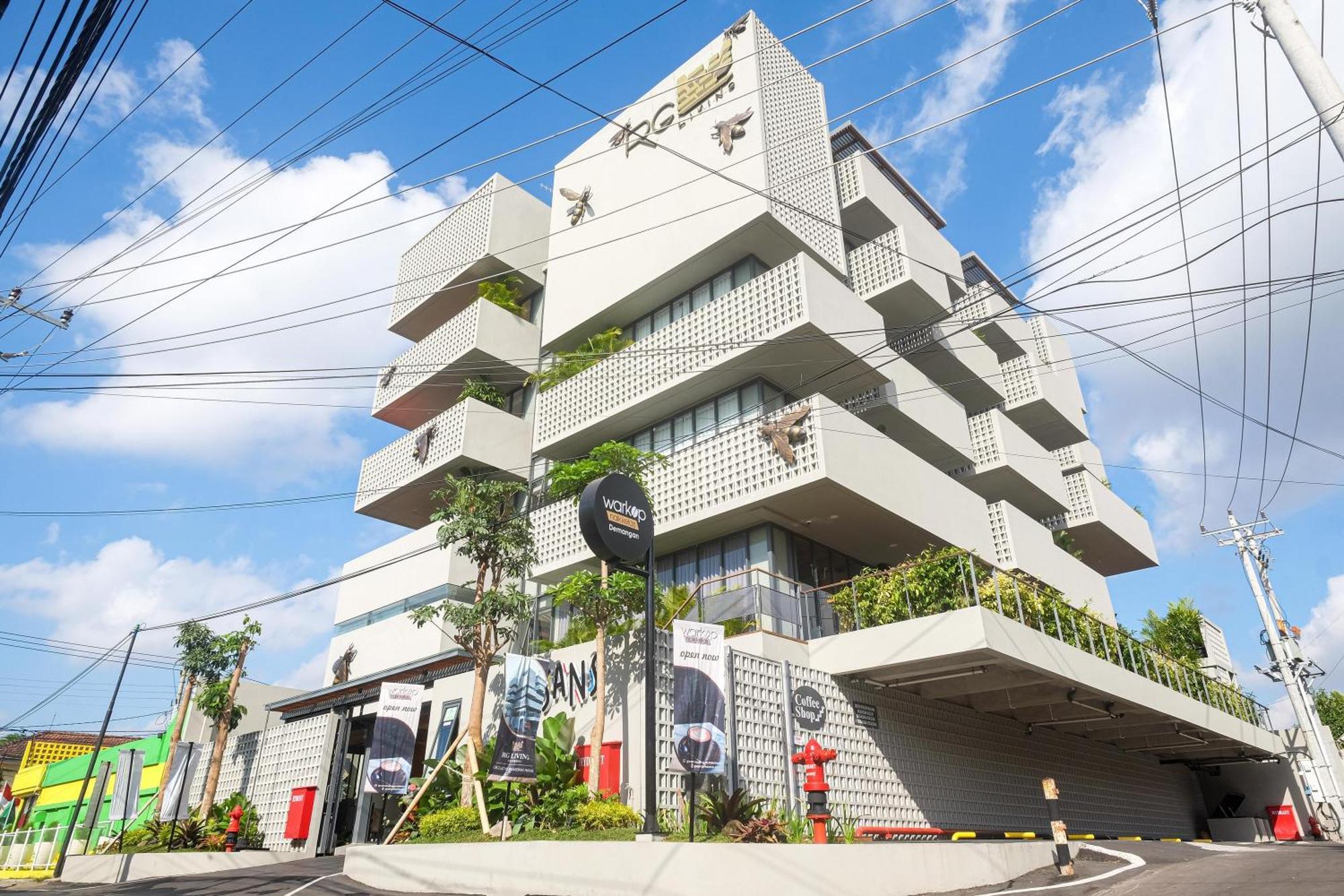 Sans Hotel Rg Living Jogja By Reddoorz Pakualaman Extérieur photo
