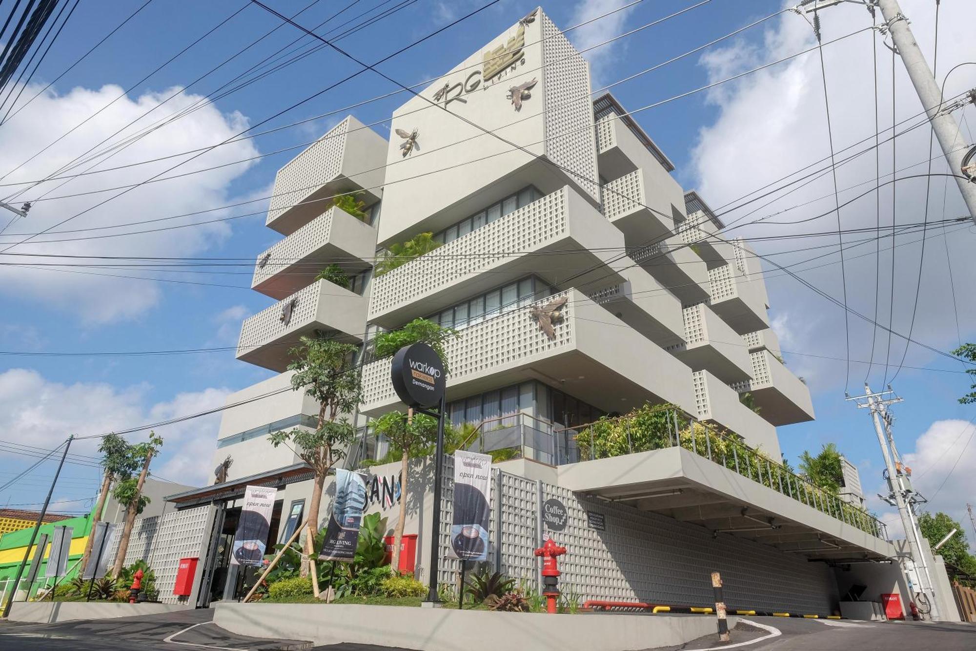 Sans Hotel Rg Living Jogja By Reddoorz Pakualaman Extérieur photo