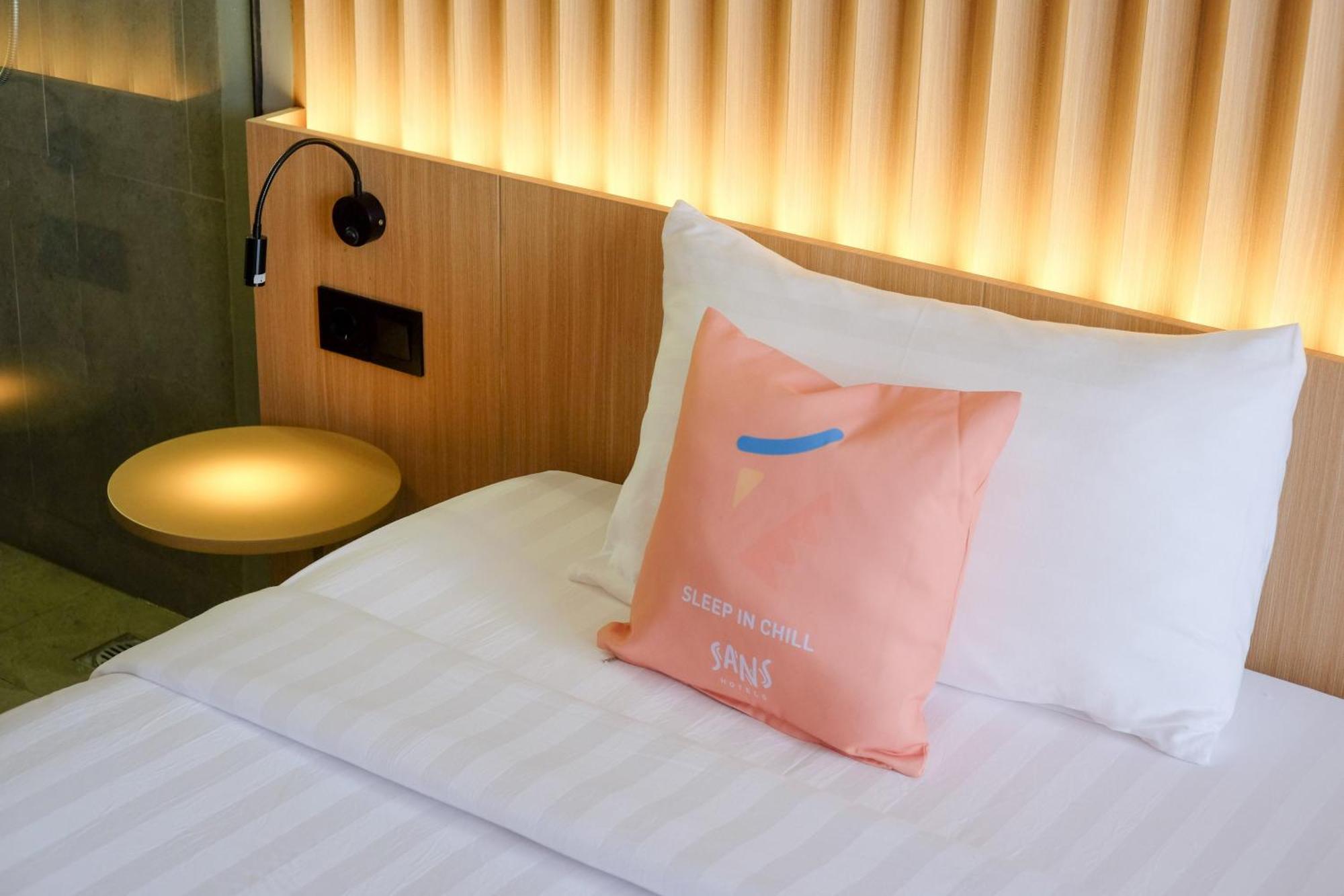 Sans Hotel Rg Living Jogja By Reddoorz Pakualaman Extérieur photo