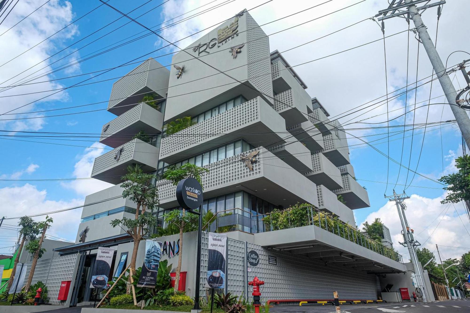 Sans Hotel Rg Living Jogja By Reddoorz Pakualaman Extérieur photo
