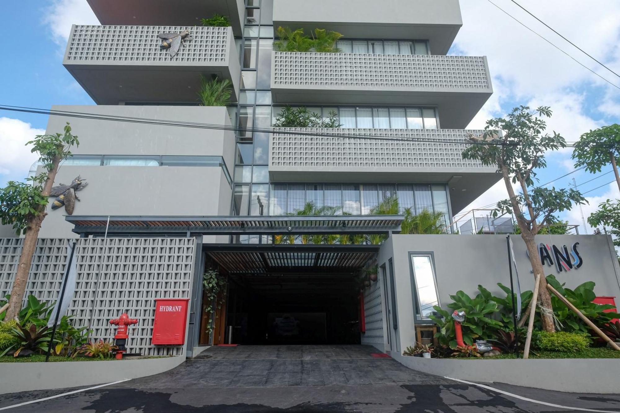 Sans Hotel Rg Living Jogja By Reddoorz Pakualaman Extérieur photo