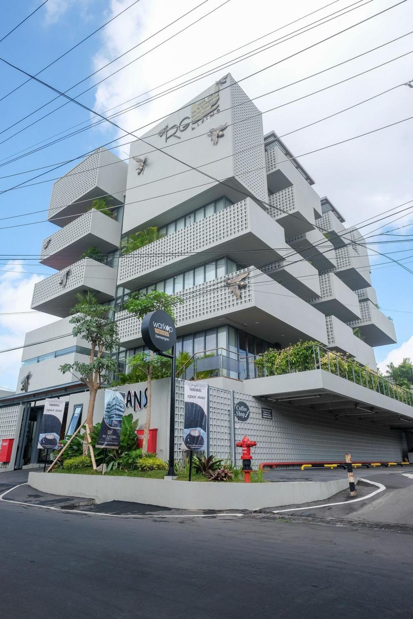 Sans Hotel Rg Living Jogja By Reddoorz Pakualaman Extérieur photo