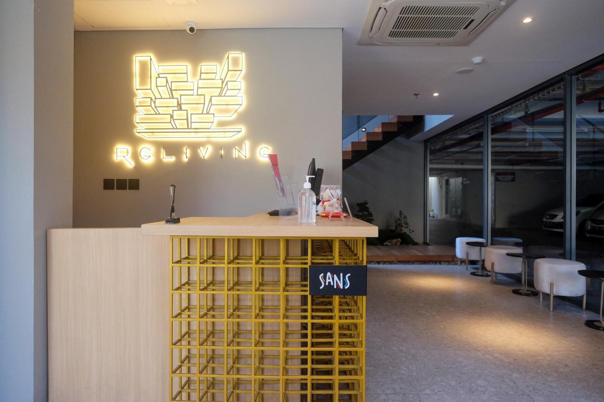 Sans Hotel Rg Living Jogja By Reddoorz Pakualaman Extérieur photo