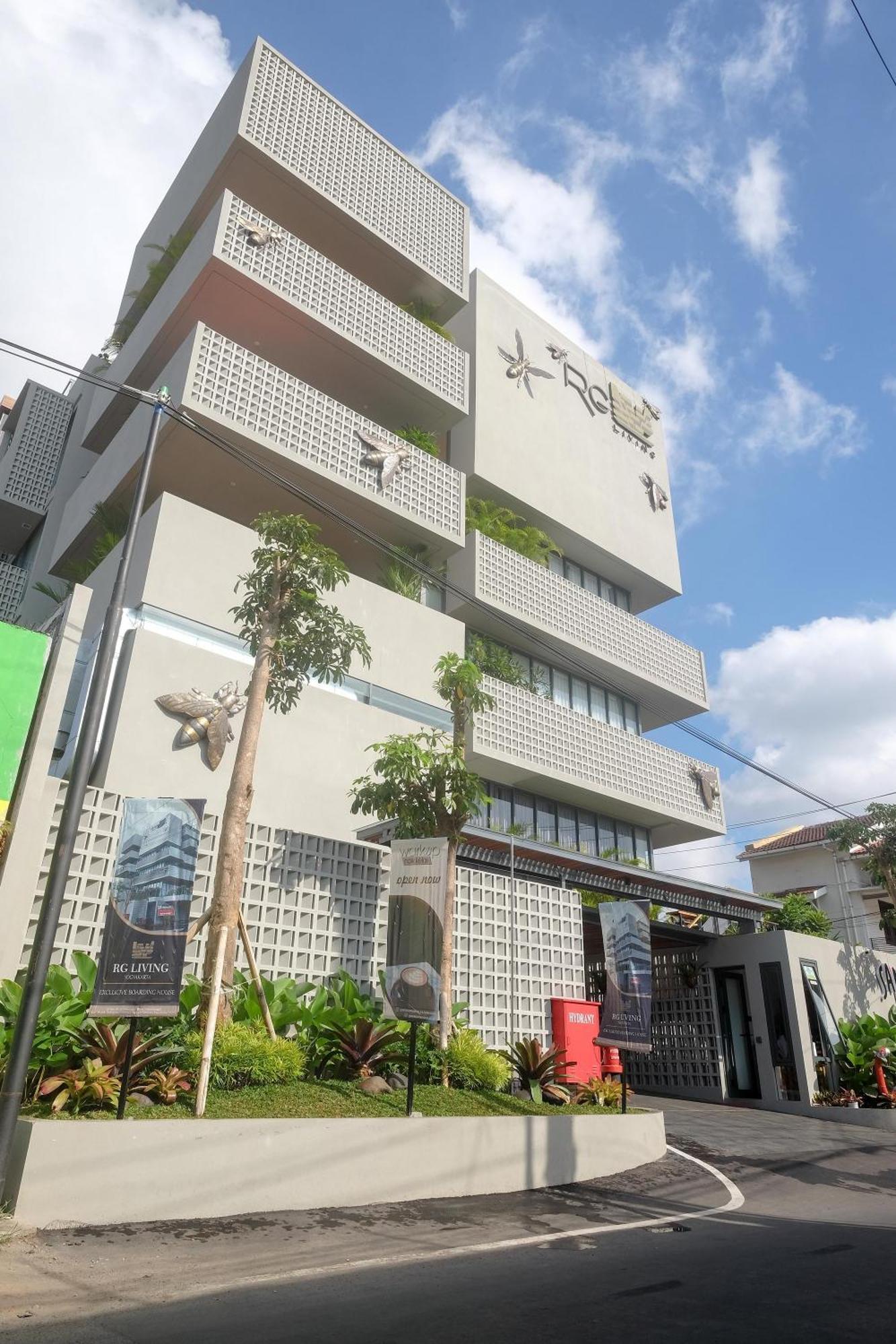 Sans Hotel Rg Living Jogja By Reddoorz Pakualaman Extérieur photo