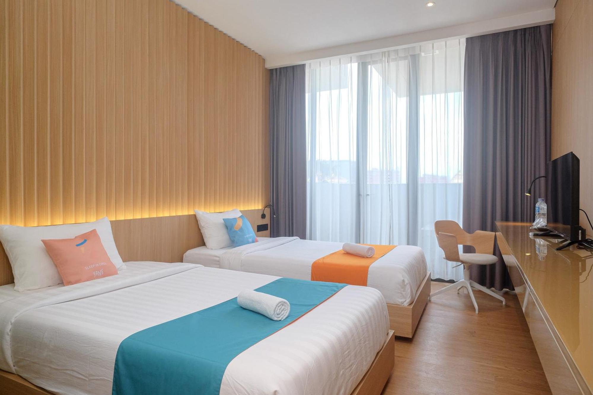 Sans Hotel Rg Living Jogja By Reddoorz Pakualaman Extérieur photo