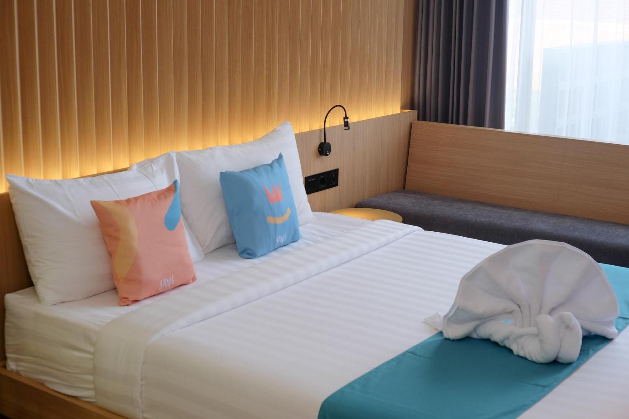 Sans Hotel Rg Living Jogja By Reddoorz Pakualaman Extérieur photo