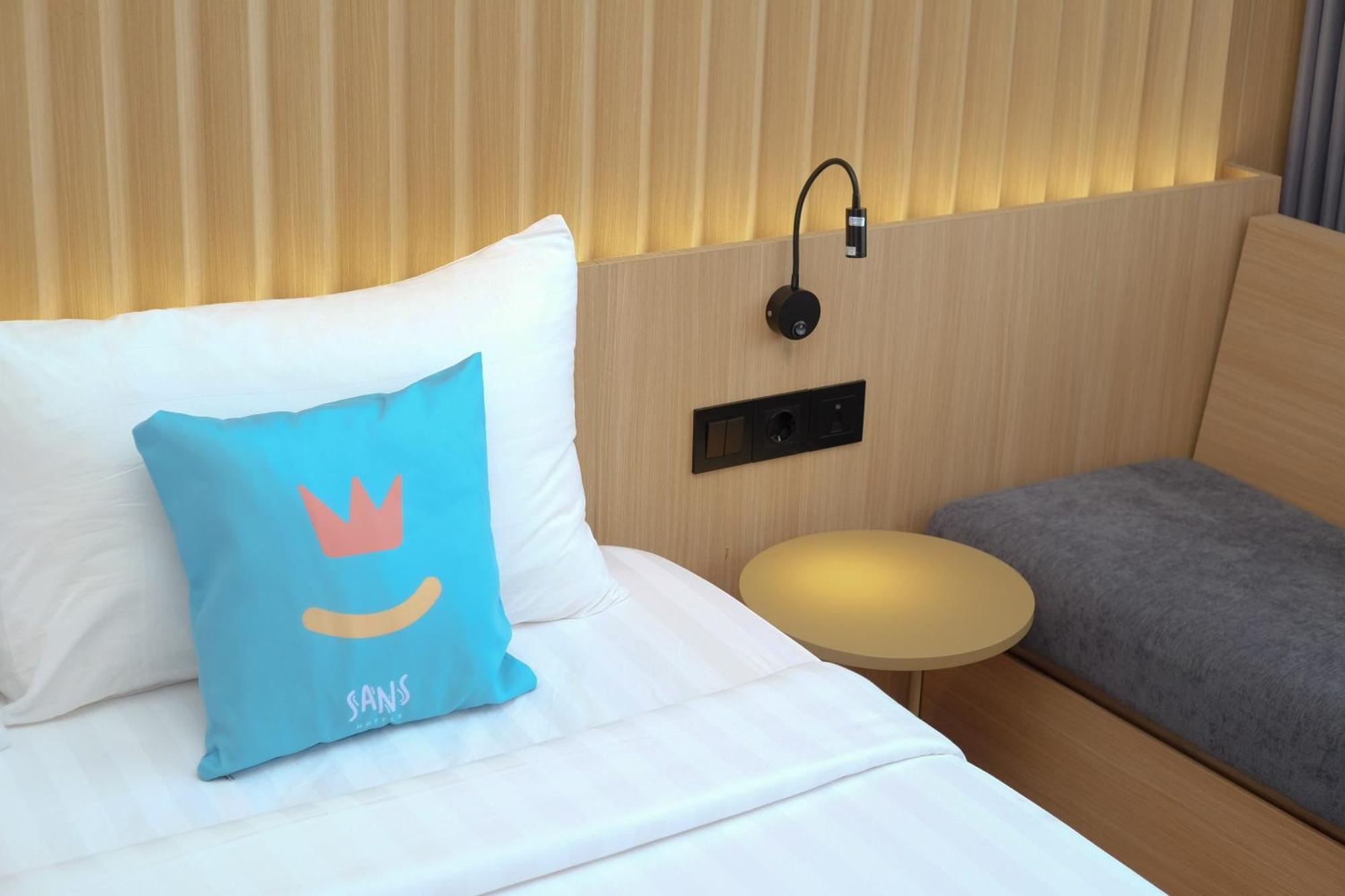 Sans Hotel Rg Living Jogja By Reddoorz Pakualaman Extérieur photo
