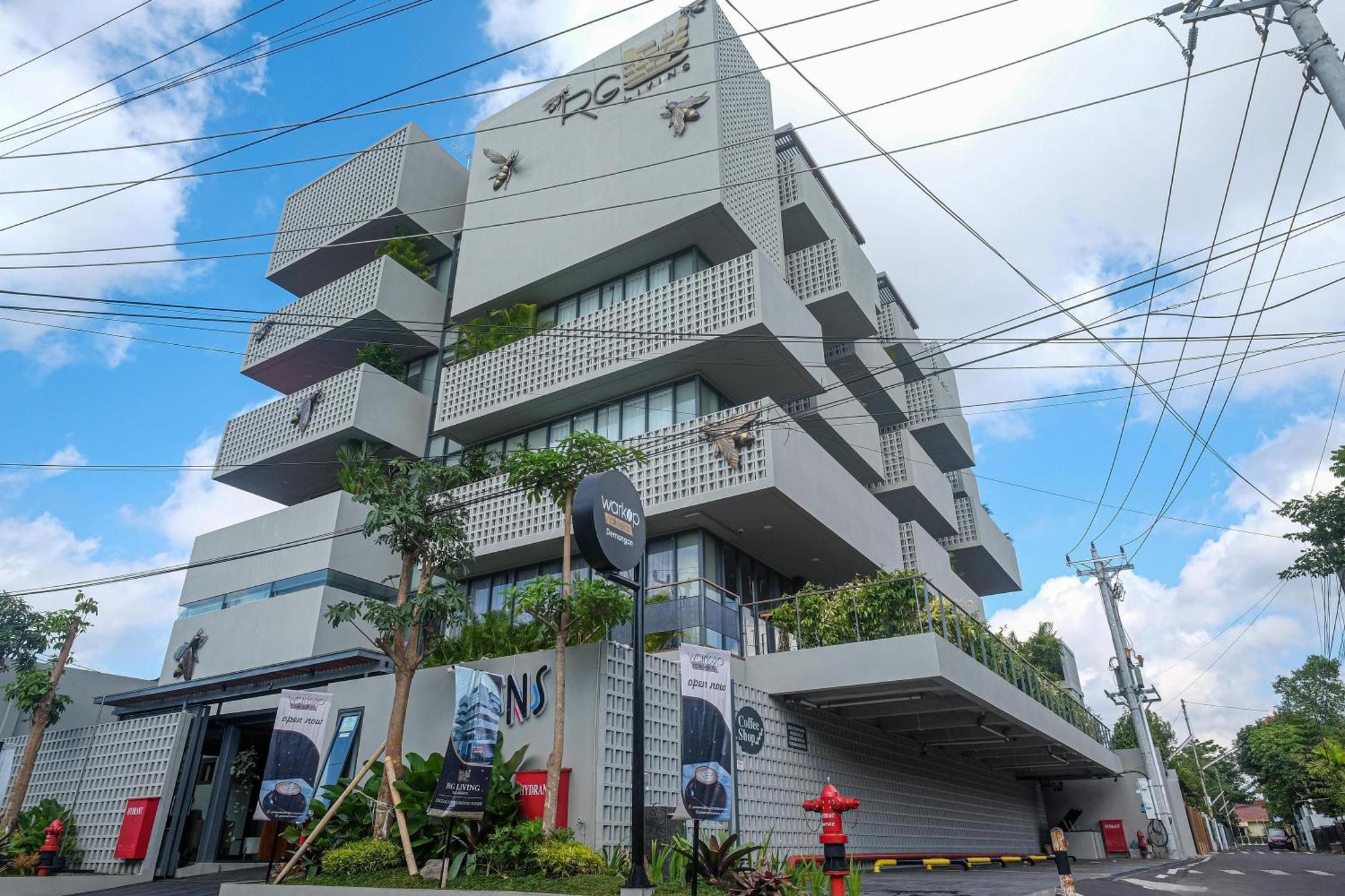 Sans Hotel Rg Living Jogja By Reddoorz Pakualaman Extérieur photo