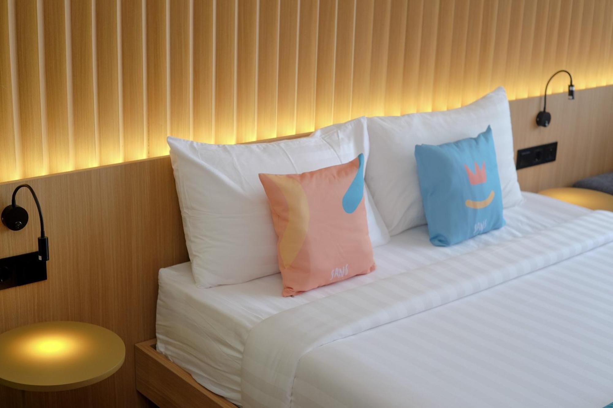 Sans Hotel Rg Living Jogja By Reddoorz Pakualaman Extérieur photo