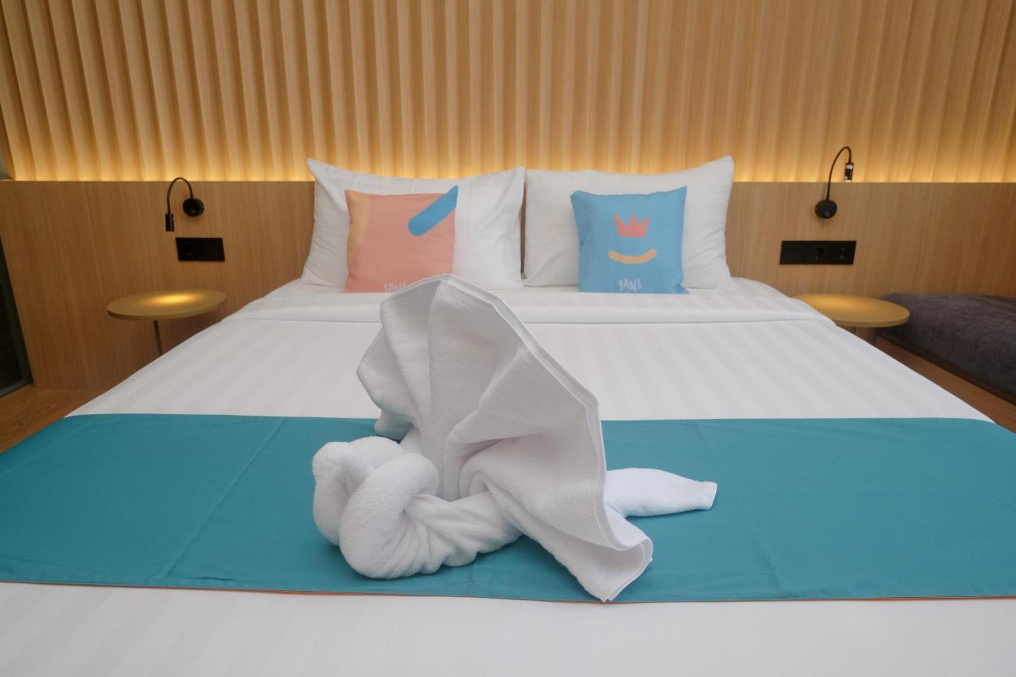 Sans Hotel Rg Living Jogja By Reddoorz Pakualaman Extérieur photo