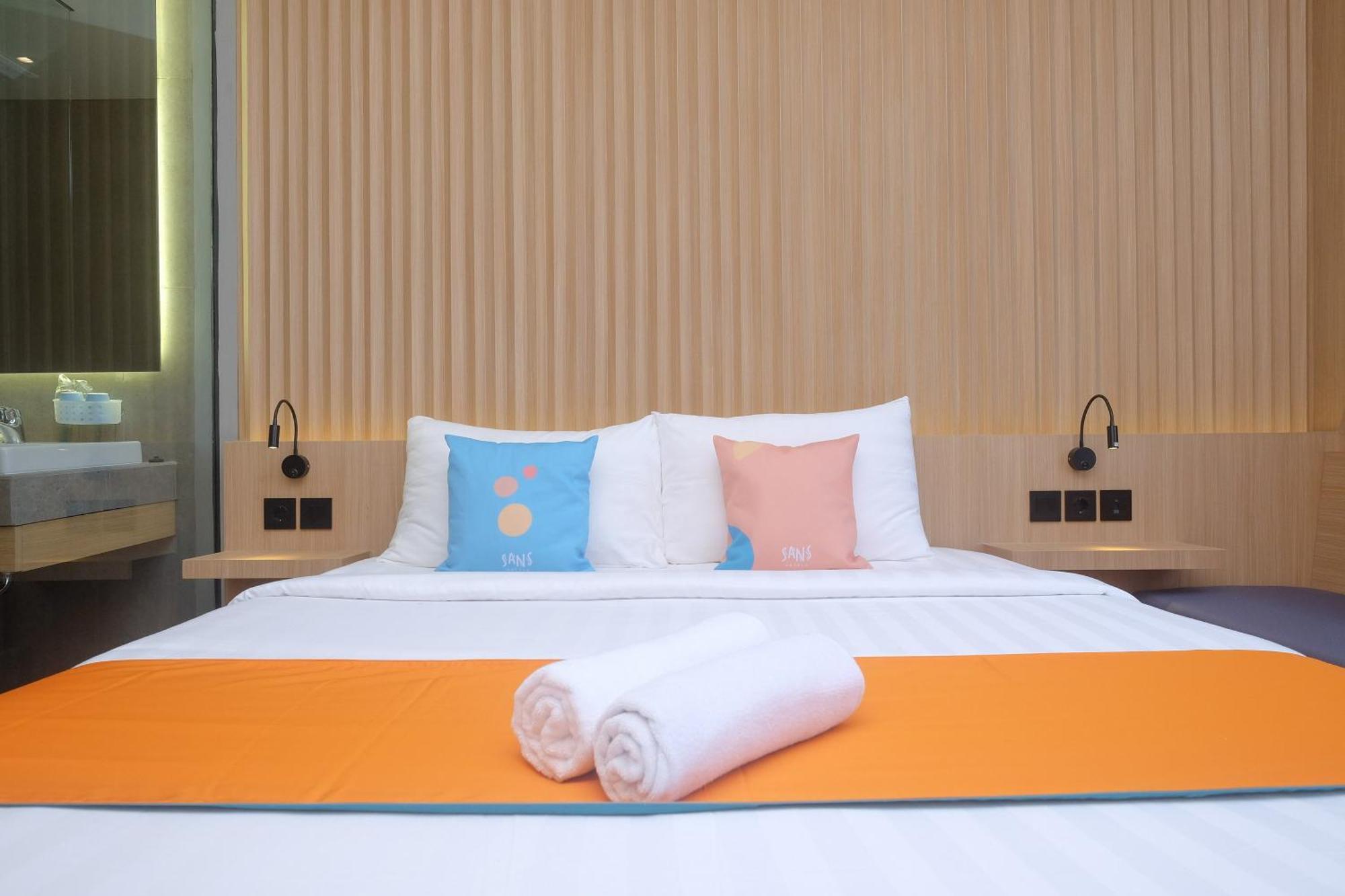 Sans Hotel Rg Living Jogja By Reddoorz Pakualaman Extérieur photo