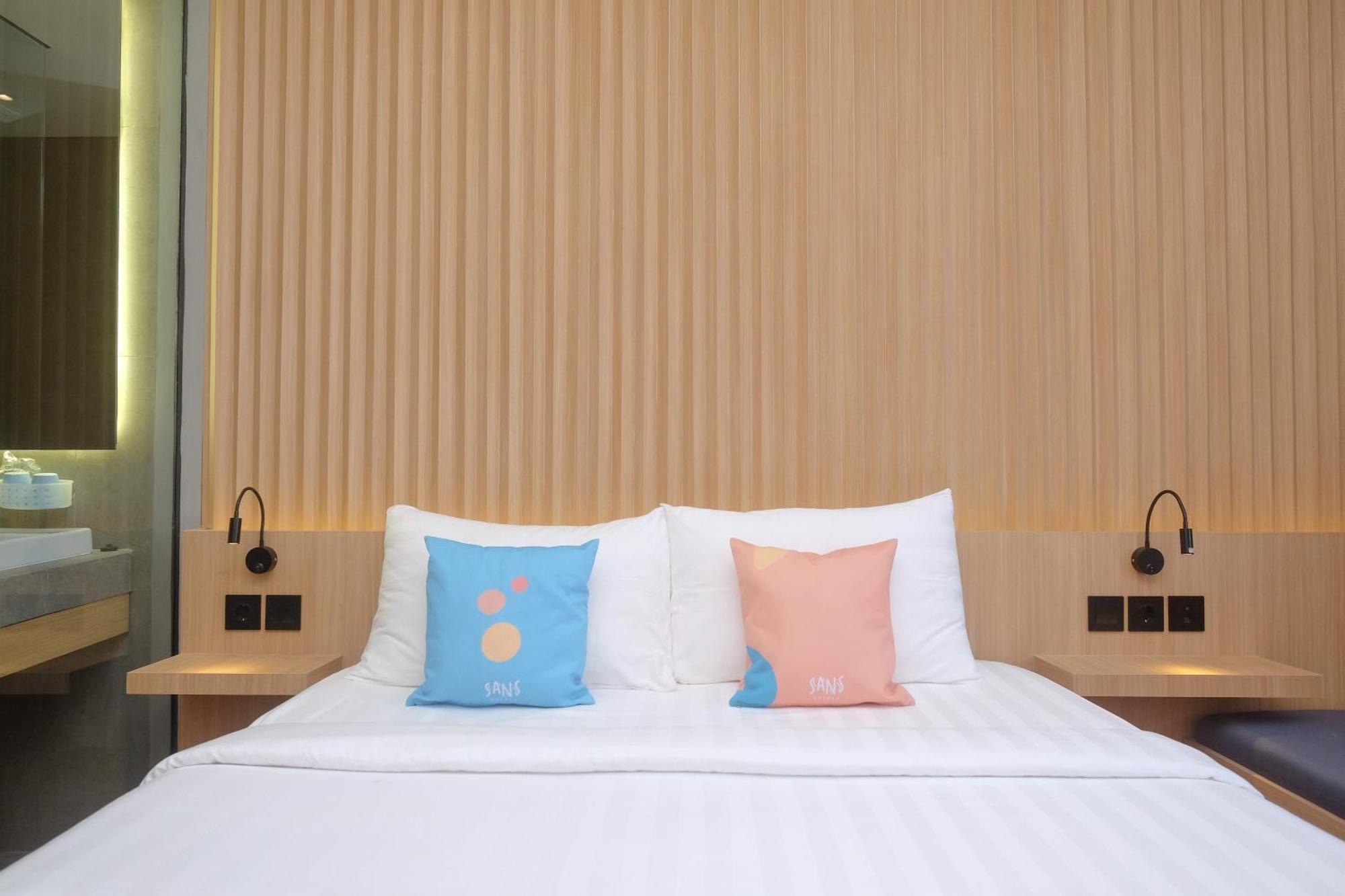 Sans Hotel Rg Living Jogja By Reddoorz Pakualaman Extérieur photo
